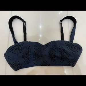 Malia Mills, Size 34 DD top only. Navy blue and black.Great Condition.